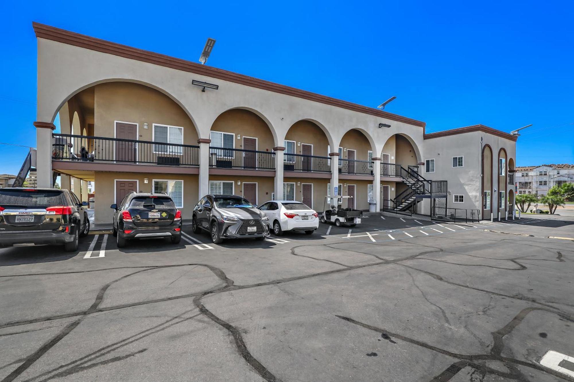 Motel Mediteran Escondido Exterior photo